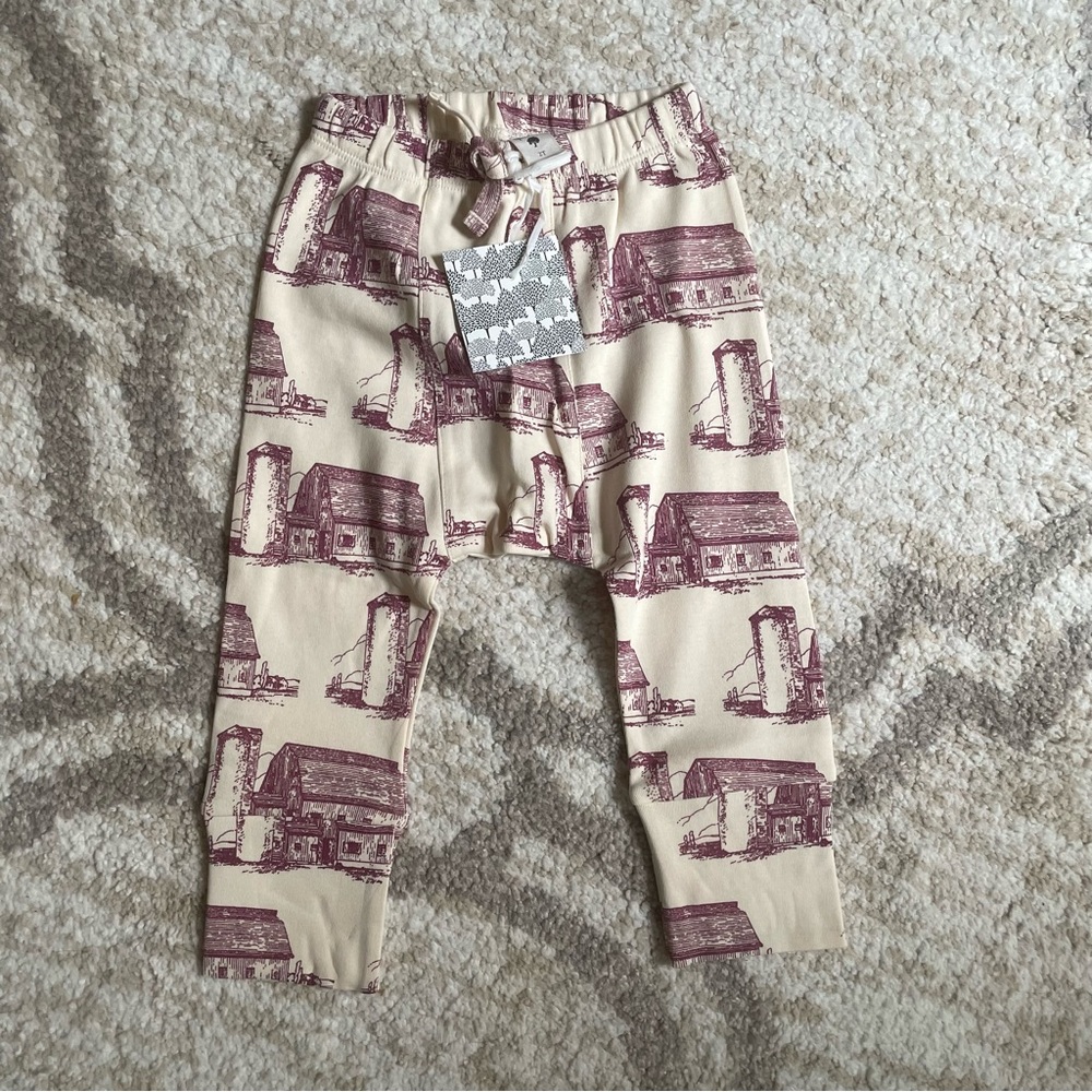 COPY - Kate Quinn panda pants